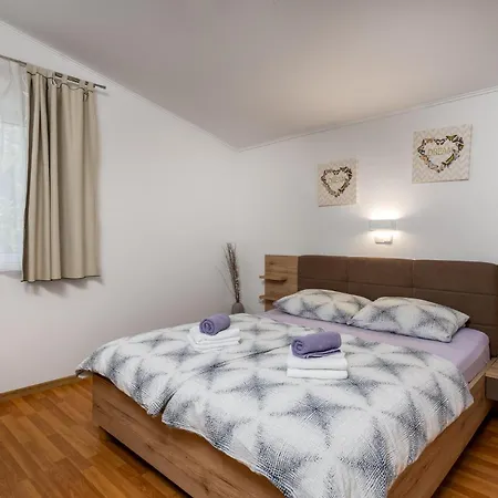 1 Bedroom In * Lopar