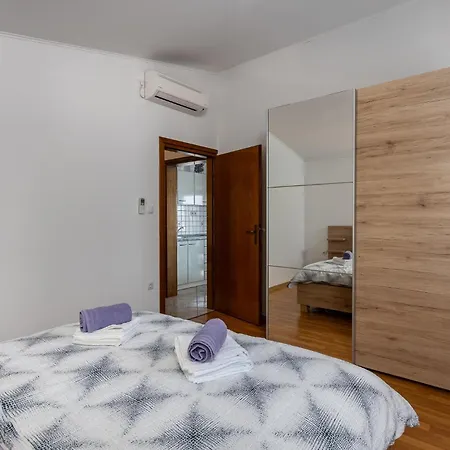 Apartment 1 Bedroom In