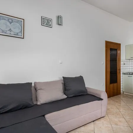 1 Bedroom In Apartment