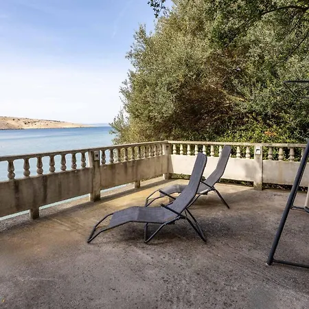 1 Bedroom In * Lopar