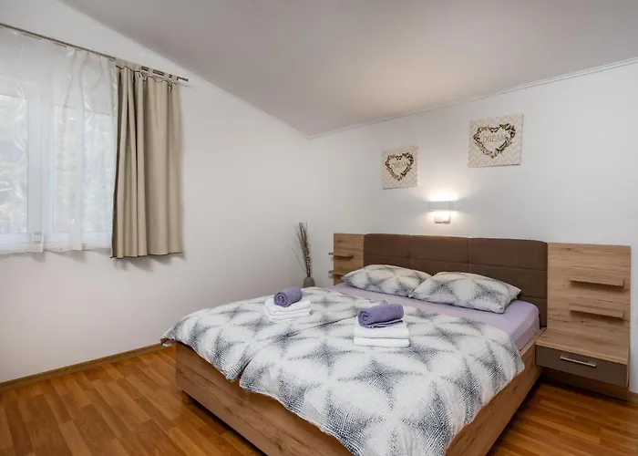 1 Bedroom In * Lopar